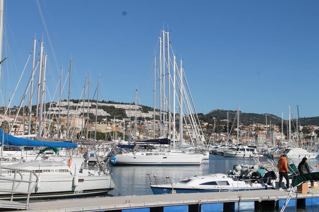 Beau T2 En Centre Ville Avec Parking Prive Bandol Luaran gambar